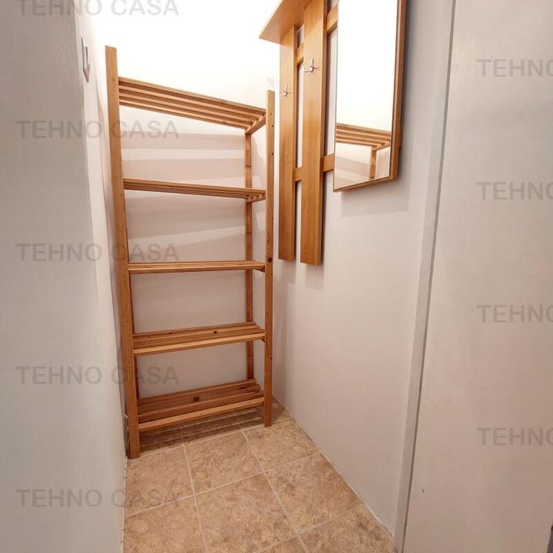 Titan metrou 10 minute mers, Potcoava, foarte curat, et.1/4, Intr Badeni