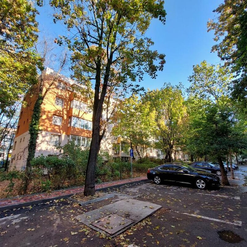 Titan metrou 10 minute mers, Potcoava, foarte curat, et.1/4, Intr Badeni