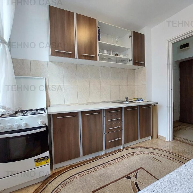 Titan metrou 10 minute mers, Potcoava, foarte curat, et.1/4, Intr Badeni