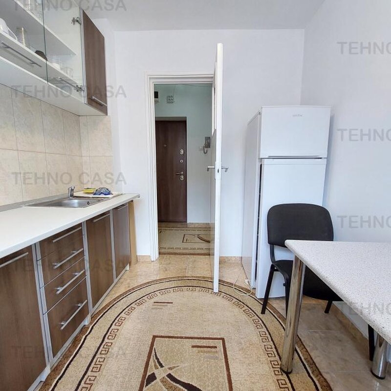 Titan metrou 10 minute mers, Potcoava, foarte curat, et.1/4, Intr Badeni