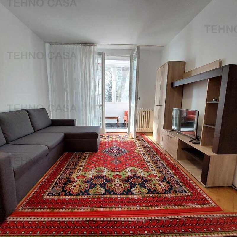 Titan metrou 10 minute mers, Potcoava, foarte curat, et.1/4, Intr Badeni