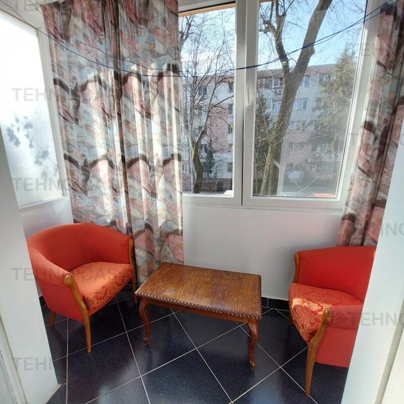 Titan metrou 10 minute mers, Potcoava, foarte curat, et.1/4, Intr Badeni