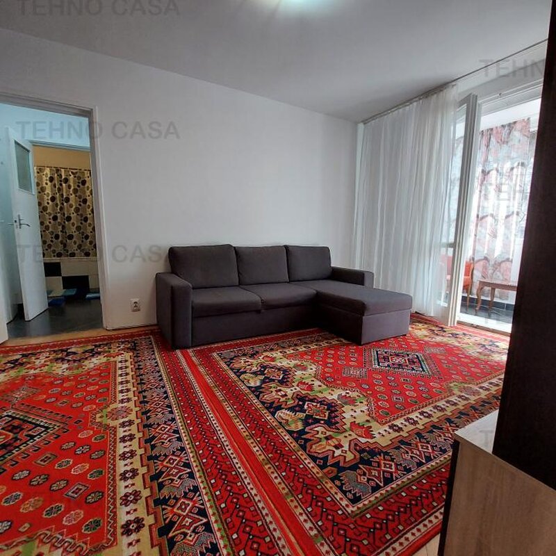 Titan metrou 10 minute mers, Potcoava, foarte curat, et.1/4, Intr Badeni