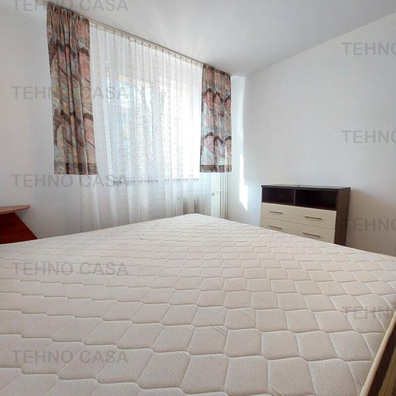 Titan metrou 10 minute mers, Potcoava, foarte curat, et.1/4, Intr Badeni